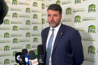 O presidente da FPA (Frente Parlamentar da Agropecuária), deputado Pedro Lupion (PP-PR), em entrevista a jornalistas
