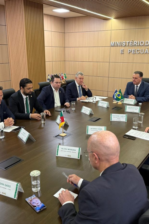 Fávaro recebe bancada gaúcha para discutir dívida rural
